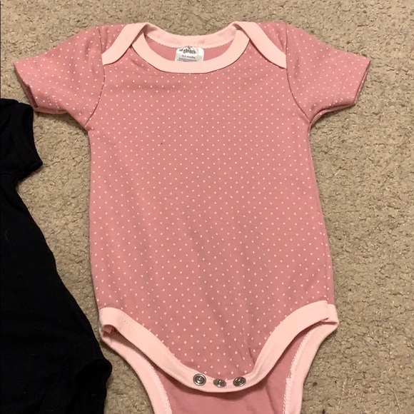 Three onsies - Picture 4 of 4